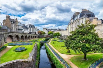 Quelle ville est la pr&eacute;fecture de ce d&eacute;partement ?