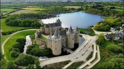 Comment se nomme ce ch&acirc;teau situ&eacute; &agrave; Sarzeau ?
