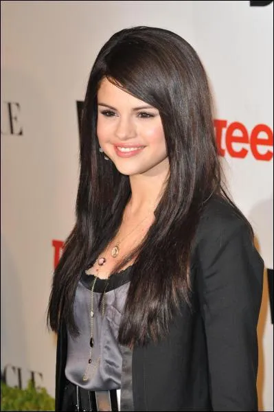 Qui est cette adolescente qui interprte Alex dans Les Sorciers De Waperly Place ?