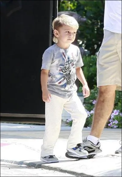 Qui sont les parents de ce petit garon nomm Kingston ?