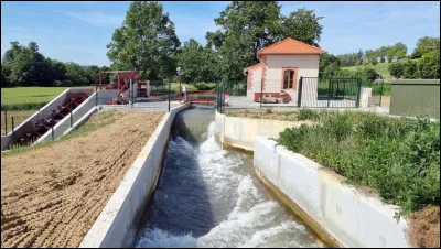 Quels sont les cours d'eau qui longent le Fousseret ?