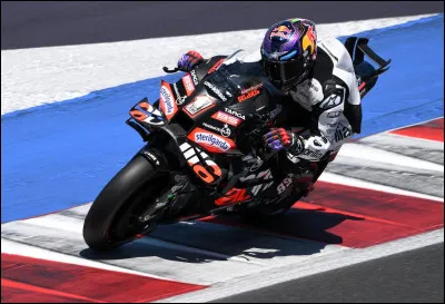 Le meilleur tour en course rapporte 1 point.