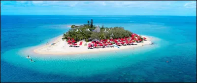 Quel pays d'Oc&eacute;anie est compos&eacute; de plus de 300 &icirc;les ?