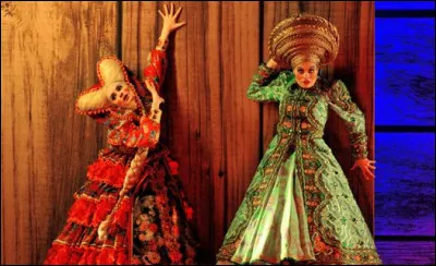Dans l'op&eacute;ra de P&eacute;ter E&ouml;tv&ouml;s cr&eacute;&eacute; en 1998 d'apr&egrave;s Tchekhov, combien y a-t-il de s&oelig;urs ?