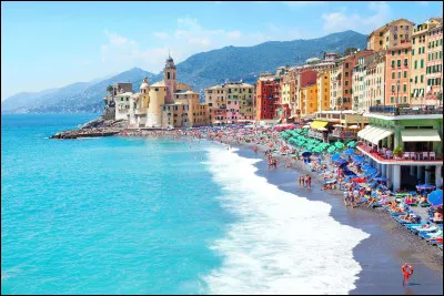 Quelle ville d'Italie est un grand port de la mer M&eacute;diterran&eacute;e ?