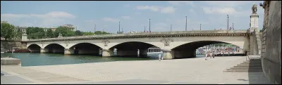Enfant de Saale eau.