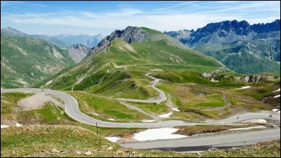 Quel est le nom de col de Alpes, souvent emprunt&eacute; par les coureurs du Tour de France ?