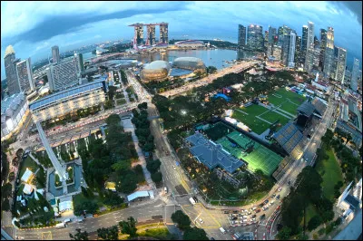 Le Grand Prix de Singapour est g&eacute;n&eacute;ralement disput&eacute; de nuit.
