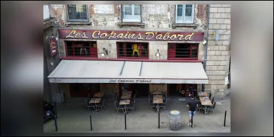 Elle se baignait toute nue - Une saute de vent soudaine ...