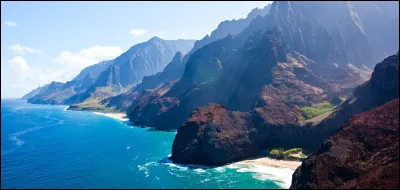 Quel type de volcanisme est associ&eacute; &agrave; la formation des &icirc;les hawa&iuml;ennes ?