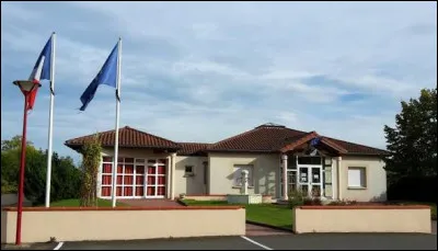 Nous sommes &agrave; pr&eacute;sent dans le Forez, &agrave; Craintilleux. Village d'Auvergne-Rh&ocirc;ne-Alpes, dans l'arrondissement de Montbrison, il se situe dans le d&eacute;partement ...