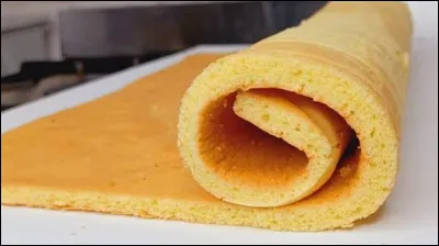 Quel est le nom de la p&acirc;te battue qui entre dans le composition d'une b&ucirc;che de No&euml;l traditionnelle ?