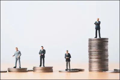 Qui &eacute;tait surtout concern&eacute; par les premi&egrave;res vacances &agrave; la mer : les paysans ou les riches ?