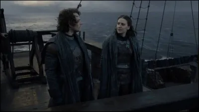 Qui d&eacute;veloppe une relation complexe avec Theon, marqu&eacute;e par la loyaut&eacute; et la souffrance, notamment apr&egrave;s sa transformation en &ldquo;Reek&rdquo; ?
