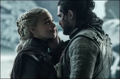 Quelle relation romantique controvers&eacute;e appara&icirc;t dans les derni&egrave;res saisons entre Jon Snow et Daenerys ?
