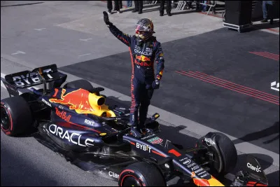Avant 2023, un seul pilote avait remport&eacute; plus de 13 Grands Prix au cours d'une m&ecirc;me saison.