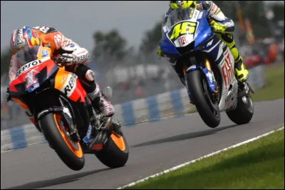 Le MotoGP est pass&eacute; de moteurs 990 cm&sup3; &agrave; 800 cm&sup3; en 2007.