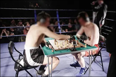 Dans le chess boxing, quelles deux disciplines sont altern&eacute;es ?
