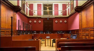Quelle fonction &eacute;tait longtemps r&eacute;serv&eacute;e uniquement aux hommes en France ?