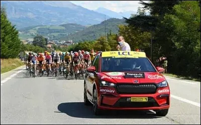 Depuis le Tour 2022 une nouveaut&eacute; accompagne les coureurs. Laquelle ?