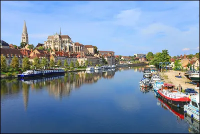 L'Yonne est un affluent de la Seine plus long que la Seine elle-m&ecirc;me &agrave; leur confluence.