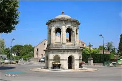 Je vous attends en r&eacute;gion P.A.C.A. devant le ch&acirc;teau d'eau de B&eacute;darrides. Ville de l'aire urbaine Avignonnaise, sur les bords de l'Ouv&egrave;ze ou de la Sorgue, elle se situe dans le d&eacute;partement ...