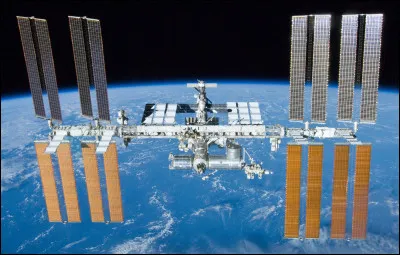 Et &agrave; combien de km se situe de l'ISS dans l'espace ?