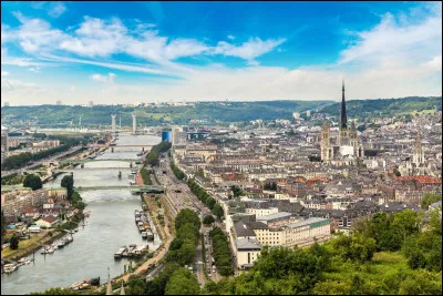 Quel fleuve traverse Rouen ?