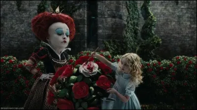 Dans "Alice au pays des merveilles", quel animal presse constamment Alice en r&eacute;p&eacute;tant qu'il est en retard ?