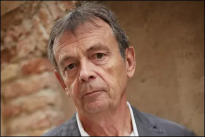 Qui est cet &eacute;crivain fran&ccedil;ais, auteur du roman ''Couleurs de l'incendie'' ?