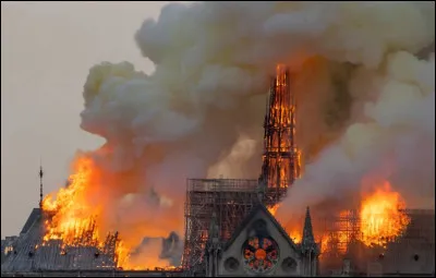 En quelle ann&eacute;e l'incendie de Notre-Dame de Paris a-t-il eu lieu ?