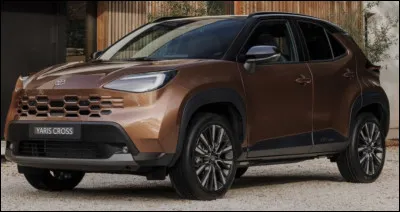 Quel est le nom de cette citadine polyvalente, produite par le constructeur Toyota ?
