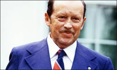 Combien de temps aura dur&eacute; la dictature d&rsquo;Alfredo Stroessner au Paraguay ?