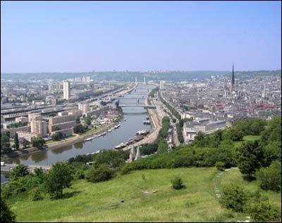 Quel est le nom que l'on donne parfois  la ville de Rouen ?
