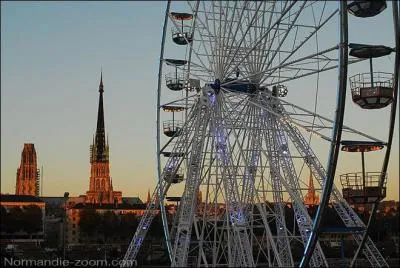 Une clbre fte a lieu  Rouen, elle dure un mois, entre octobre et novembre ; il s'agit de...