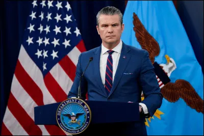 Pete Hegseth est :
