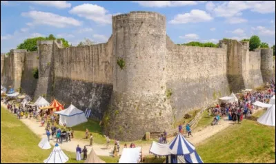 H&eacute;ros, personnage l&eacute;gendaire, conqu&eacute;rant, Charlemagne est toujours vivant et appara&icirc;t aujourd'hui dans des festivals.O&ugrave; en France ?