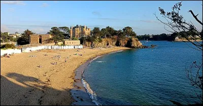 Au nord de la Bretagne quelle est cette plage ?