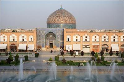 Cette place est l'une des plus belle de L'Iran. Dans quelle ville se trouve-t-elle ?