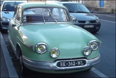 Quelle est cette auto fabriqu&eacute;e par un constructeur aujourd'hui disparu ?