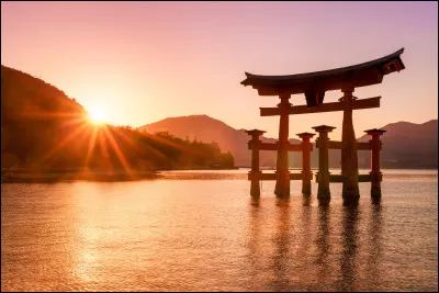 Comment surnomme-t-on le Japon ?