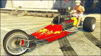 Quel est le nom de ce v&eacute;hicule puissant &agrave; 3 roues destin&eacute; &agrave; la comp&eacute;tition sur de courtes distances ?