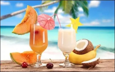 Quelle boisson, issue de la distillation, a &eacute;t&eacute; au c&oelig;ur du commerce colonial et du "triangle" entre Europe, Afrique et Am&eacute;riques ?