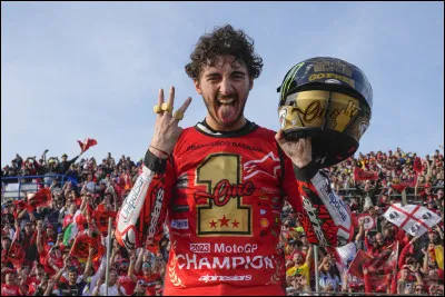 Le num&eacute;ro 1 a &eacute;t&eacute; port&eacute; par Francesco Bagnaia apr&egrave;s son premier titre mondial.