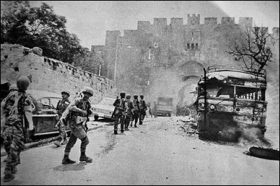 En quelle ann&eacute;e s'est d&eacute;roul&eacute;e la guerre des Six Jours opposant Isra&euml;l &agrave; ses voisins arabes ?