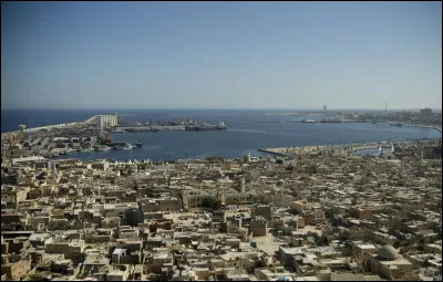 Dans quel pays se trouve la ville de Benghazi ?