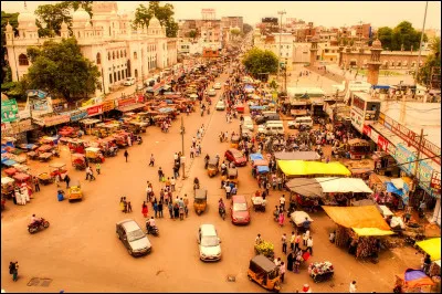 Dans quel pays se trouve la ville d'Hyder&acirc;b&acirc;d ?