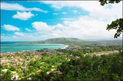 Dans quel pays se trouve la ville de Guant&aacute;namo ?
