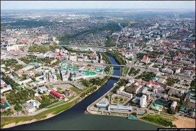 Dans quel pays se trouve la ville d'Omsk ?