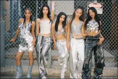 Qui a re&ccedil;u les f&eacute;licitations de Son lors de la finale pour "Dirty Water" ?